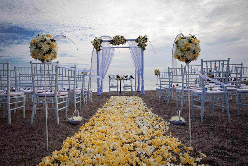 Beach wedding Bali - couple at beach